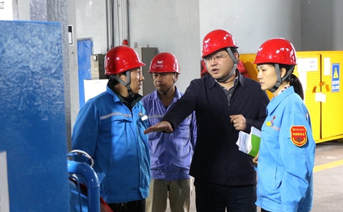 宜昌市國資委黨委委員、副主任曹紅國到股份公司開展主題教育調研(圖1)