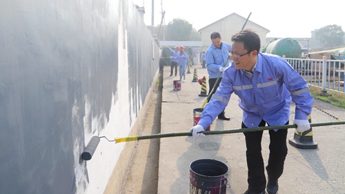 集團(tuán)領(lǐng)導(dǎo)干部深入基層一線勞動(dòng)(圖1) 集團(tuán)領(lǐng)導(dǎo)干部深入基層一線勞動(dòng)(圖1)