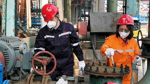 集團(tuán)領(lǐng)導(dǎo)干部深入基層一線勞動(dòng)(圖2) 集團(tuán)領(lǐng)導(dǎo)干部深入基層一線勞動(dòng)(圖2)