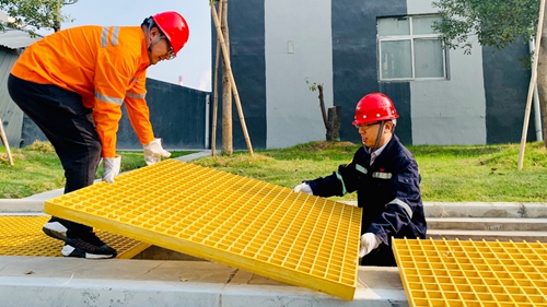 集團(tuán)領(lǐng)導(dǎo)干部深入基層一線勞動(dòng)(圖9) 集團(tuán)領(lǐng)導(dǎo)干部深入基層一線勞動(dòng)(圖9)