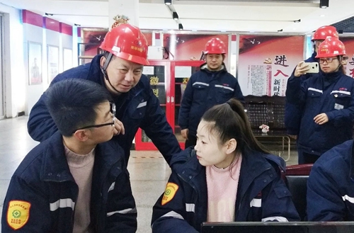 張忠華到雙環公司現場調研(圖1) 張忠華到雙環公司現場調研(圖1)