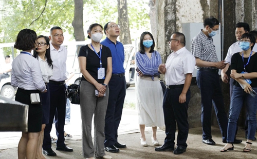 貴州省第三屆省長質量獎評審專家組到金沙酒業現場評審(圖3) 貴州省第三屆省長質量獎評審專家組到金沙酒業現場評審(圖3)