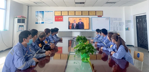 向抗疫英雄致敬!宜化集團組織收看全國抗擊新冠肺炎疫情表彰大會(圖5) 向抗疫英雄致敬!宜化集團組織收看全國抗擊新冠肺炎疫情表彰大會(圖5)