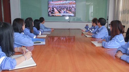 向抗疫英雄致敬!宜化集團組織收看全國抗擊新冠肺炎疫情表彰大會(圖8) 向抗疫英雄致敬!宜化集團組織收看全國抗擊新冠肺炎疫情表彰大會(圖8)