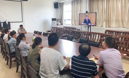 向抗疫英雄致敬!宜化集團組織收看全國抗擊新冠肺炎疫情表彰大會(圖13) 向抗疫英雄致敬!宜化集團組織收看全國抗擊新冠肺炎疫情表彰大會(圖13)