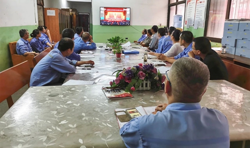 向抗疫英雄致敬!宜化集團組織收看全國抗擊新冠肺炎疫情表彰大會(圖12) 向抗疫英雄致敬!宜化集團組織收看全國抗擊新冠肺炎疫情表彰大會(圖12)