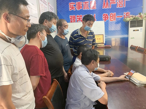 向抗疫英雄致敬!宜化集團組織收看全國抗擊新冠肺炎疫情表彰大會(圖14) 向抗疫英雄致敬!宜化集團組織收看全國抗擊新冠肺炎疫情表彰大會(圖14)