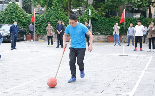 歡度中秋喜迎國慶 宜化集團與宜昌市發改委共同舉辦趣味運動會(圖3) 歡度中秋喜迎國慶 宜化集團與宜昌市發改委共同舉辦趣味運動會(圖3)