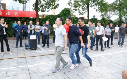 歡度中秋喜迎國慶 宜化集團與宜昌市發改委共同舉辦趣味運動會(圖8) 歡度中秋喜迎國慶 宜化集團與宜昌市發改委共同舉辦趣味運動會(圖8)