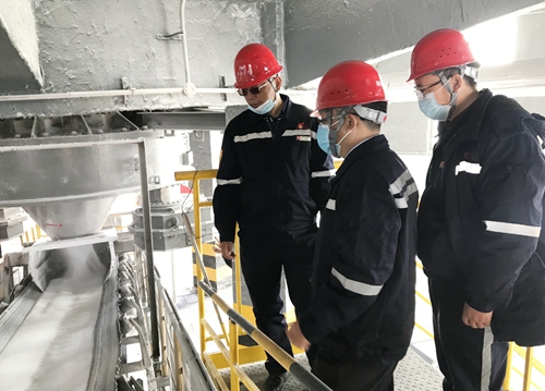 王大真到新疆宜化、新疆宜化礦業走訪慰問干部職工(圖5)