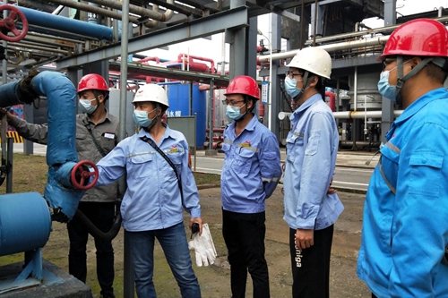 股份公司:管理人員下沉一線跟班工作 力保“雙節”安全生產(圖2) 股份公司:管理人員下沉一線跟班工作 力保“雙節”安全生產(圖2)