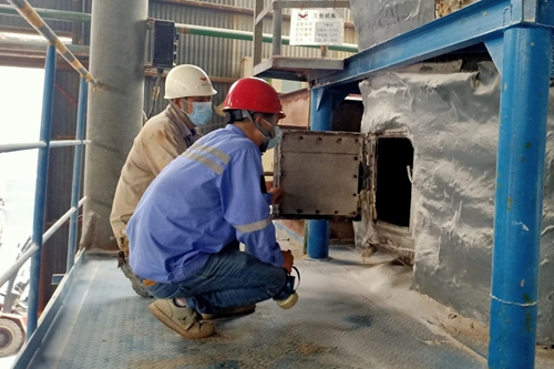 股份公司:管理人員下沉一線跟班工作 力保“雙節”安全生產(圖3) 股份公司:管理人員下沉一線跟班工作 力保“雙節”安全生產(圖3)