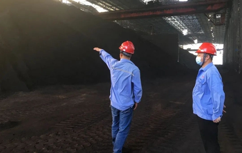 雙環(huán)公司:管理干部跟班值守 保障雙節(jié)生產(chǎn)安全(圖2) 雙環(huán)公司:管理干部跟班值守 保障雙節(jié)生產(chǎn)安全(圖2)