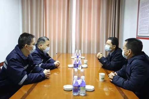 宜都市委副書記、市長李澤剛到楚星公司慰問市拔尖人才(圖2)