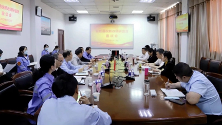 湖北省稅務(wù)局黨委委員、副局長何小平一行到楚星公司現(xiàn)場調(diào)研(圖2) 湖北省稅務(wù)局黨委委員、副局長何小平一行到楚星公司現(xiàn)場調(diào)研(圖2)