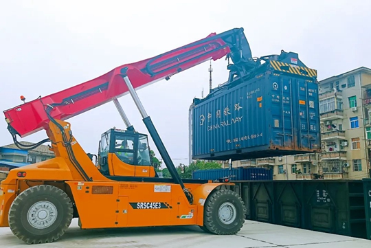 安卅-雙環鐵路集裝箱項目正式運行(圖2) 安卅-雙環鐵路集裝箱項目正式運行(圖2)