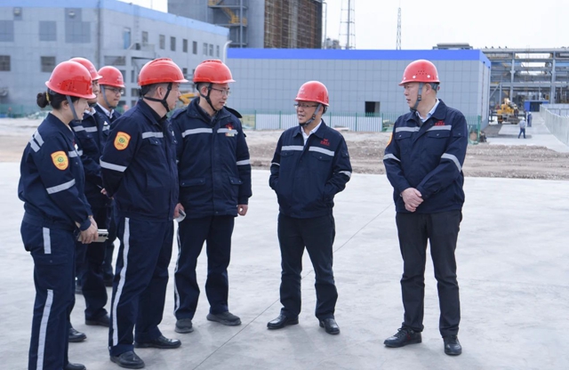 黃智華、王大真一行到新疆宜化和新疆宜化礦業現場調研(圖2) 黃智華、王大真一行到新疆宜化和新疆宜化礦業現場調研(圖2)