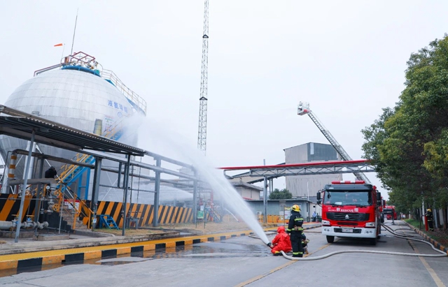 松滋肥業聯合松滋消防中隊開展應急“盲演”(圖1) 松滋肥業聯合松滋消防中隊開展應急“盲演”(圖1)