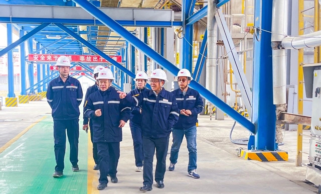 王大真一行到新疆天運現場調研(圖1) 王大真一行到新疆天運現場調研(圖1)