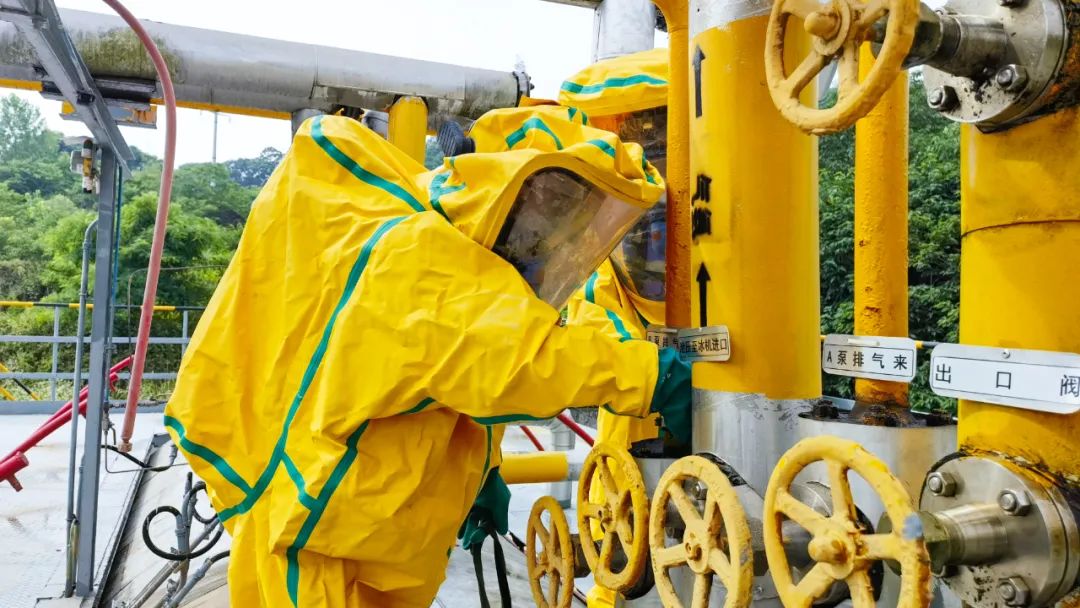 【安全生產月】楚星公司開展液氨泄漏綜合應急演練暨安全宣傳咨詢日活動(圖3) 圖片