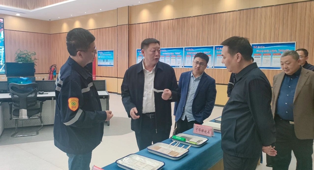 宜昌市國資委黨委書記、主任黃智華到降解新材料公司調(diào)研指導(dǎo)工作(圖1) 宜昌市國資委黨委書記、主任黃智華到降解新材料公司調(diào)研指導(dǎo)工作(圖1)