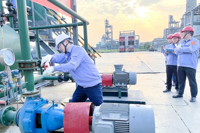 加強配合提技能!股份公司開展操作工技能比武(圖1) 加強配合提技能!股份公司開展操作工技能比武(圖1)