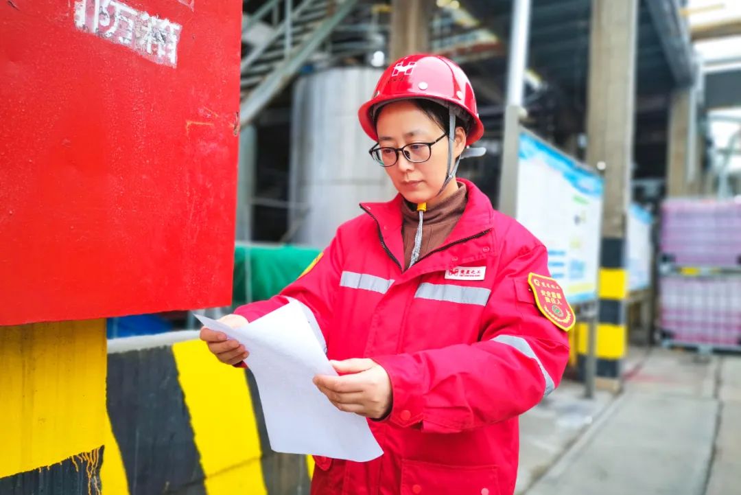 【三八特輯】楚星公司王芳:柔肩擔重任,為公司安全生產穩定貢獻巾幗力量(圖3) 【三八特輯】楚星公司王芳:柔肩擔重任,為公司安全生產穩定貢獻巾幗力量(圖3)