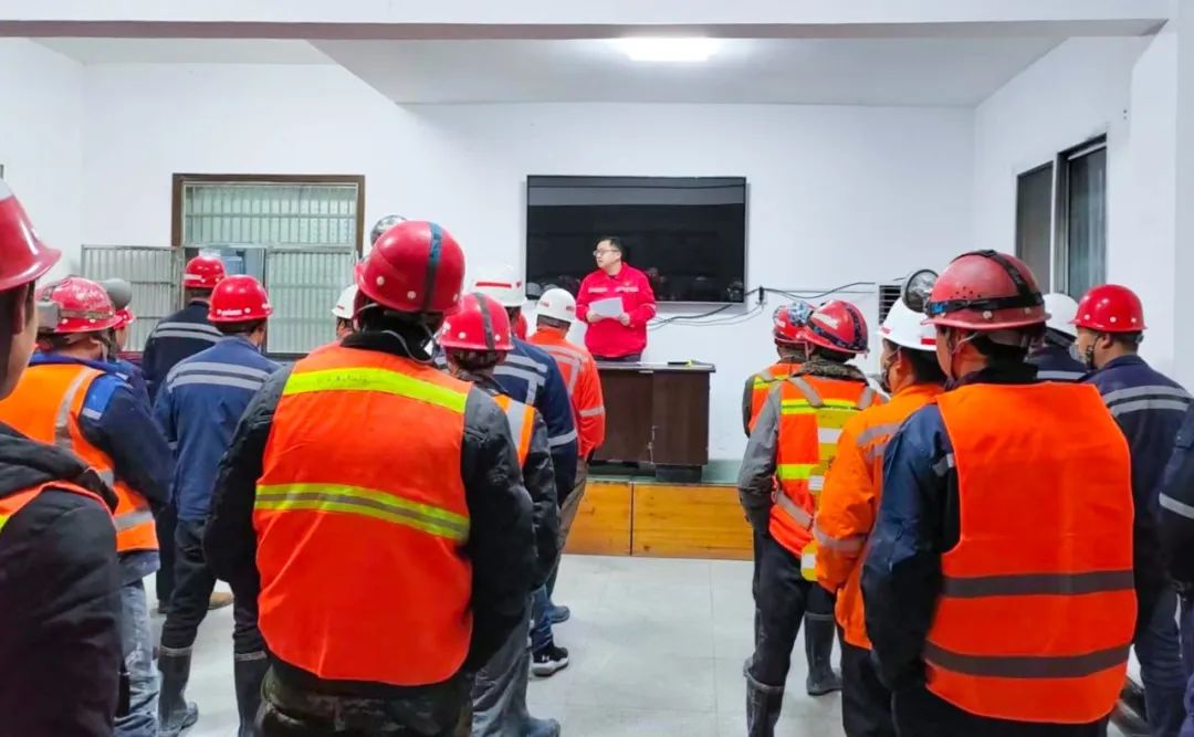 宜化礦業(yè):抓實(shí)“五個(gè)強(qiáng)化”,全力以赴保安全(圖3) 宜化礦業(yè):抓實(shí)“五個(gè)強(qiáng)化”,全力以赴保安全(圖3)