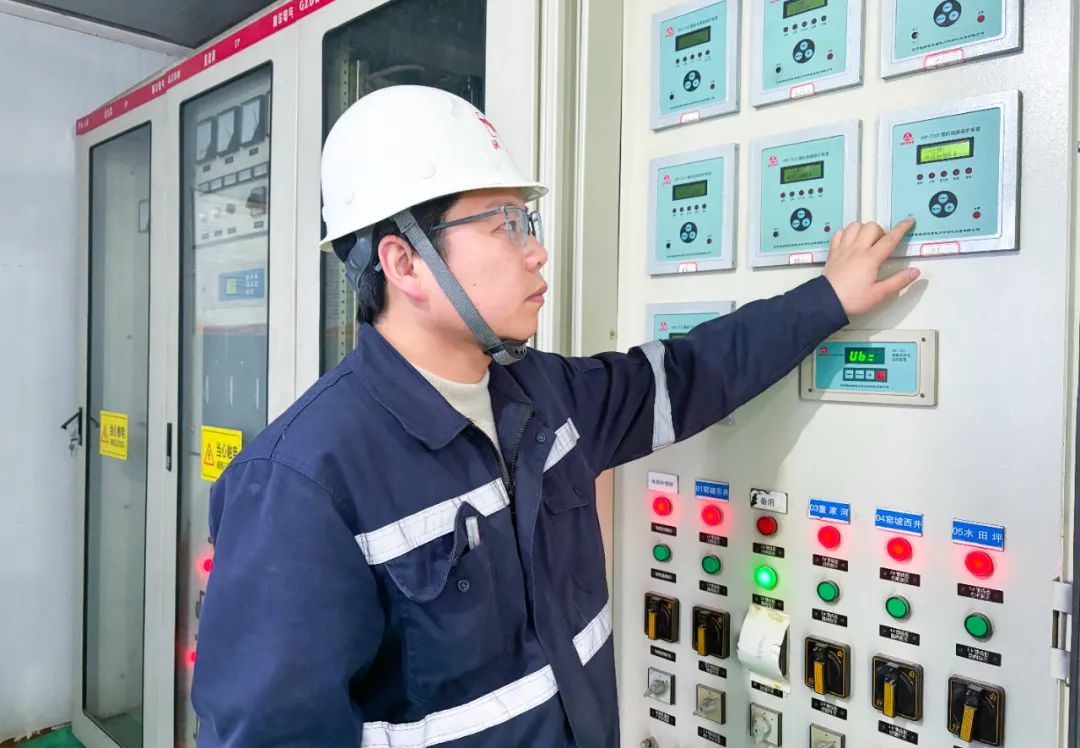 宜化礦業郭倉健:滿腔熱愛向機電,一片初心為礦山(圖3) 宜化礦業郭倉健:滿腔熱愛向機電,一片初心為礦山(圖3)