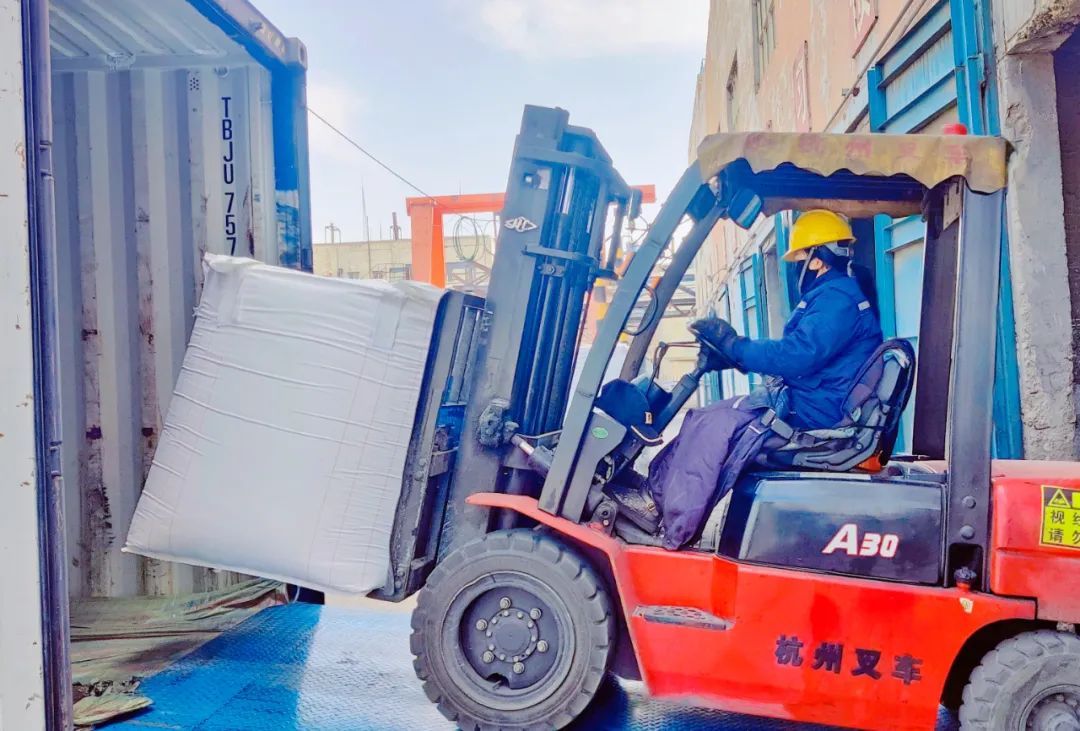 揚(yáng)帆出海!內(nèi)蒙宜化開啟綠色物流新模式(圖4) 揚(yáng)帆出海!內(nèi)蒙宜化開啟綠色物流新模式(圖4)