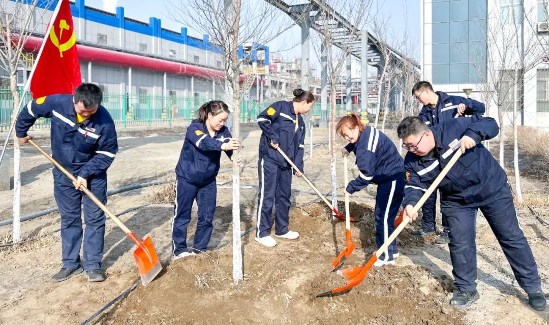 “植”此青綠共“樹”未來!集團各公司開展植樹活動(圖18) “植”此青綠共“樹”未來!集團各公司開展植樹活動(圖18)