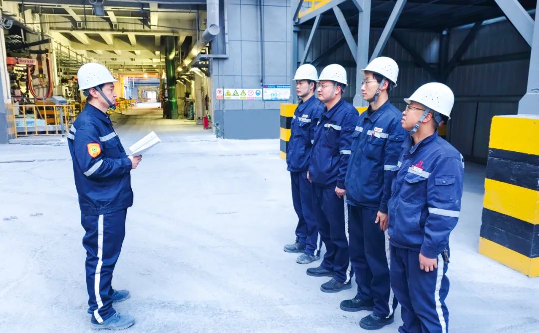 新疆宜化電石車間二一班:強化班組建設,筑牢基層基石(圖4) 新疆宜化電石車間二一班:強化班組建設,筑牢基層基石(圖4)