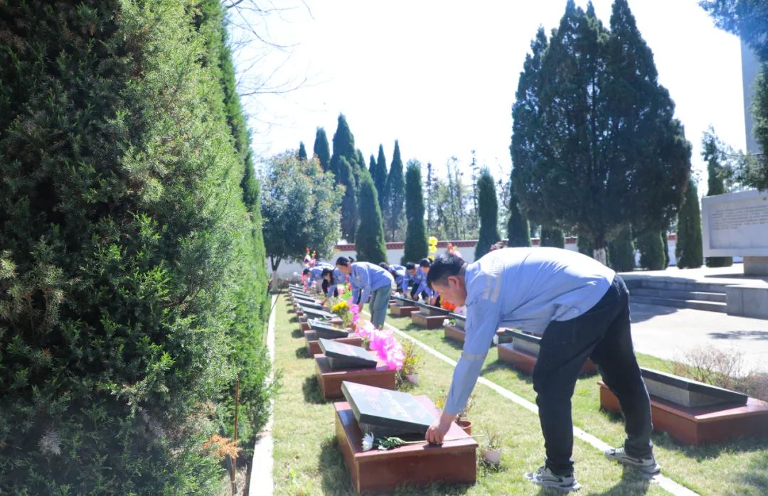 傳承紅色基因賡續紅色血脈！松滋肥業開展清明祭英烈主題黨日活動(圖5)