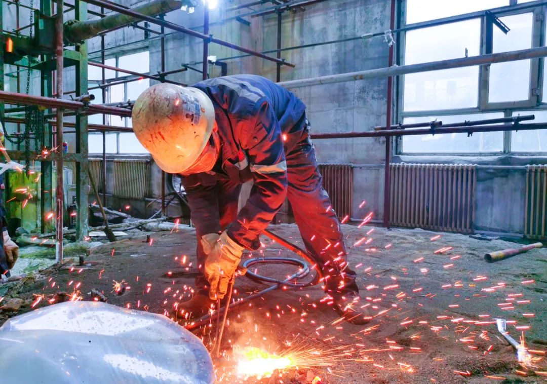 新疆宜化:直擊大修一線,看他們奮戰(zhàn)的身影(圖4) 新疆宜化:直擊大修一線,看他們奮戰(zhàn)的身影(圖4)