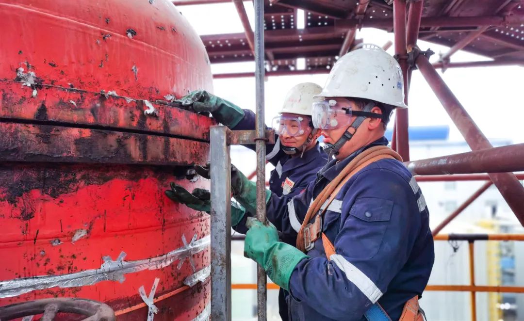 新疆宜化:直擊大修一線,看他們奮戰(zhàn)的身影(圖3) 新疆宜化:直擊大修一線,看他們奮戰(zhàn)的身影(圖3)