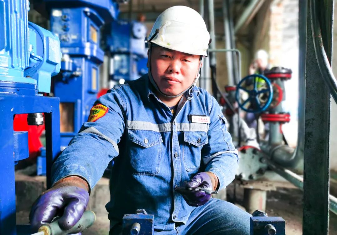 新疆宜化:直擊大修一線,看他們奮戰(zhàn)的身影(圖5) 新疆宜化:直擊大修一線,看他們奮戰(zhàn)的身影(圖5)