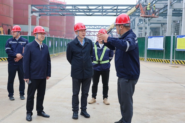 宜昌市國(guó)資委黨委書(shū)記、主任黃智華一行到楚星公司和松滋肥業(yè)現(xiàn)場(chǎng)調(diào)研