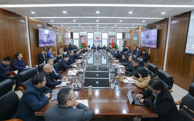 集團(tuán)召開(kāi)全面預(yù)算工作調(diào)度會(huì)及11月份安全例會(huì)(圖1)