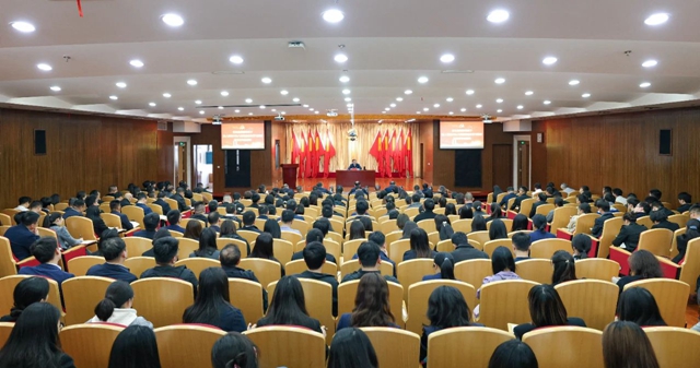 宜化集團領導班子深入貫徹中央八項規(guī)定精神學習教育讀書班開班