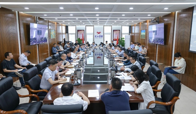 宜化集團(tuán)領(lǐng)導(dǎo)班子舉行深入貫徹中央八項(xiàng)規(guī)定精神學(xué)習(xí)教育讀書(shū)班第二次集體學(xué)習(xí)研討(圖1)