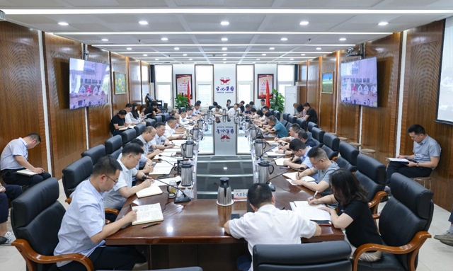 宜化集團開展深入貫徹中央八項規定精神學習教育讀書班第三次集體學習研討(圖1)