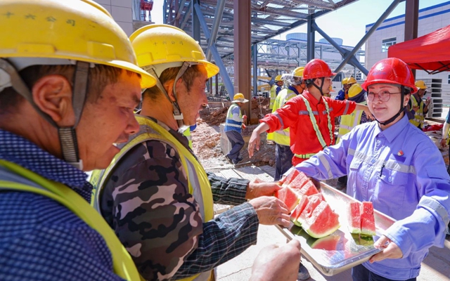 酷暑送清涼，關懷沁人心！宜化田家河園區(qū)全力保障職工高溫作業(yè)安全