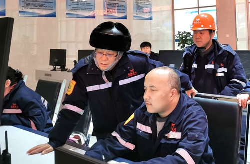 集團領導春節前走訪慰問一線職工、困難職工和離退休老干部