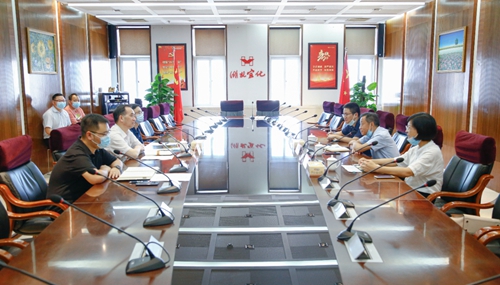 宜昌市總工會黨組書記、常務(wù)副主席皮祖武一行到宜化集團調(diào)研