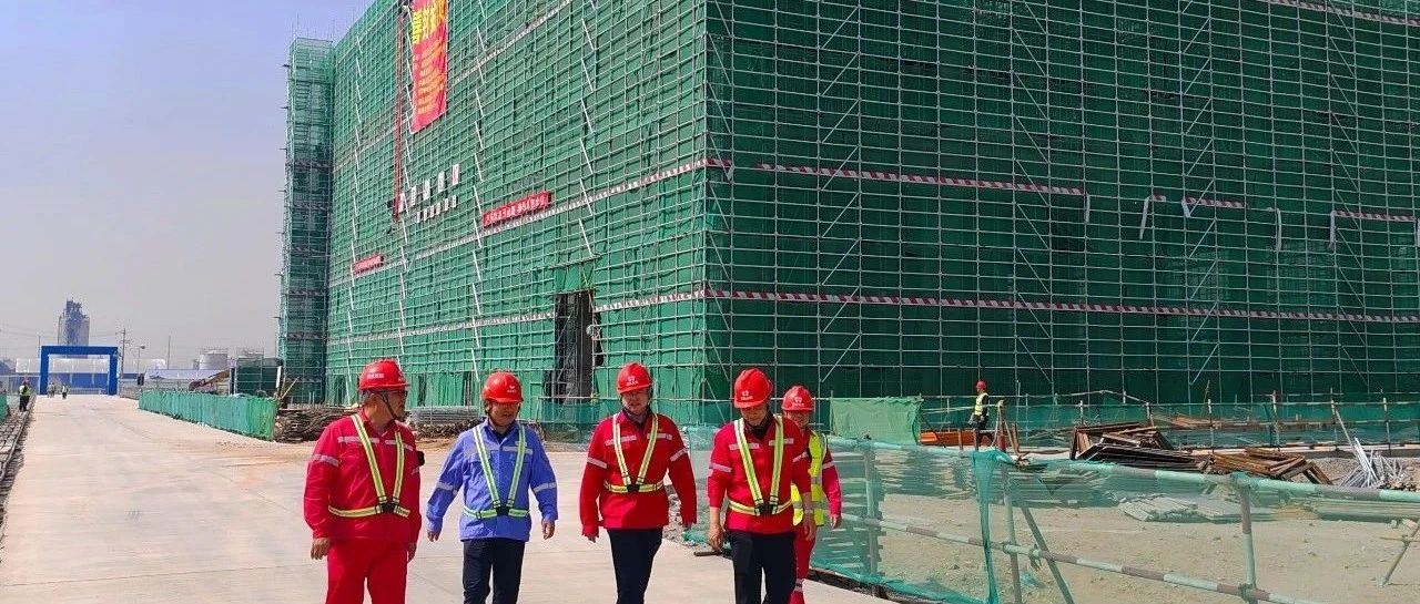 化機公司黨委書記、董事長、總經理楊中澤到內蒙季戊四醇項目現場辦公